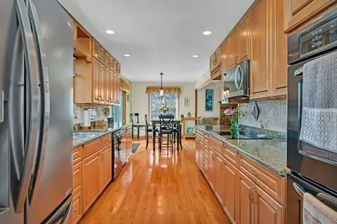 Kitchen - 108 Deerpath Dr, Minooka, IL 60447 photo 5 of 5