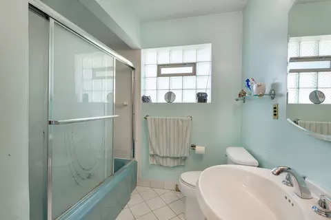 Bath - 913 S Mitchell Ave, Elmhurst, IL 60126 photo 1 of 2