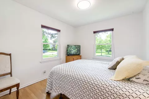 Bedroom - 913 S Mitchell Ave, Elmhurst, IL 60126 photo 1 of 3