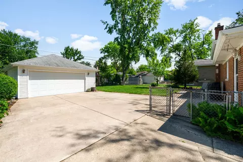 Exterior - 913 S Mitchell Ave, Elmhurst, IL 60126 photo 3 of 3