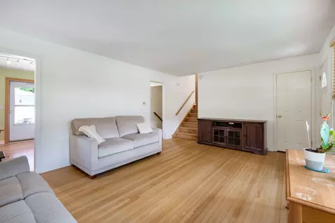 Living - 913 S Mitchell Ave, Elmhurst, IL 60126 photo 2 of 2