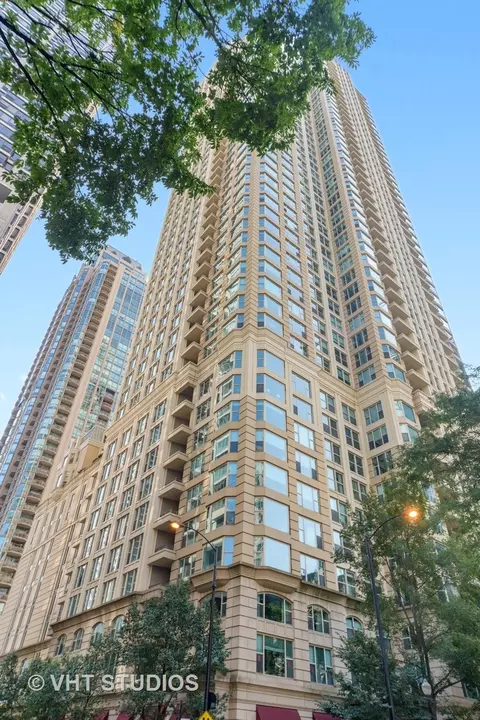 25 E Superior St #4201, Chicago, IL 60611