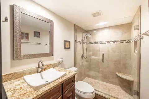 Bath - 751 Leaf Ct, Bartlett, IL 60103 photo 2 of 3