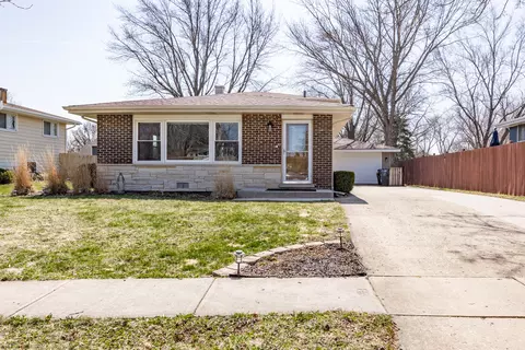 Exterior - 751 Leaf Ct, Bartlett, IL 60103 photo 2 of 7