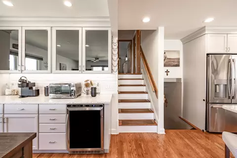 Kitchen - 751 Leaf Ct, Bartlett, IL 60103 photo 5 of 7