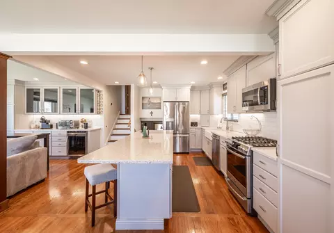 Kitchen - 751 Leaf Ct, Bartlett, IL 60103 photo 4 of 7