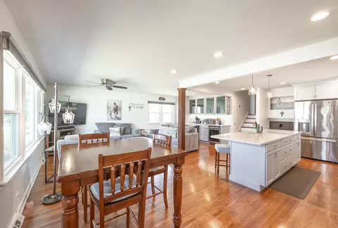 Kitchen - 751 Leaf Ct, Bartlett, IL 60103 photo 1 of 7