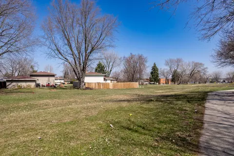Exterior - 751 Leaf Ct, Bartlett, IL 60103 photo 5 of 7