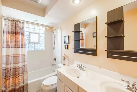 Bath - 751 Leaf Ct, Bartlett, IL 60103 photo 1 of 3