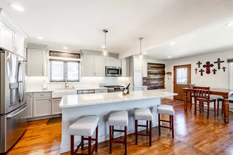 Kitchen - 751 Leaf Ct, Bartlett, IL 60103 photo 3 of 7