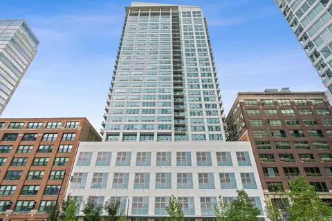 701 S Wells St #2302, Chicago, IL 60607