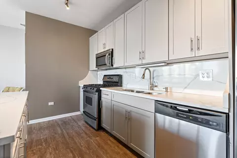 Kitchen - 701 S Wells St #2302, Chicago, IL 60607 photo 2 of 2