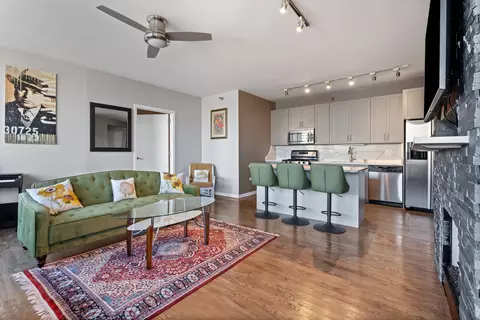 Living - 701 S Wells St #2302, Chicago, IL 60607 photo 3 of 5