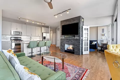 Living - 701 S Wells St #2302, Chicago, IL 60607 photo 4 of 5