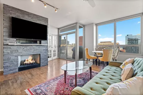 Living - 701 S Wells St #2302, Chicago, IL 60607 photo 2 of 5