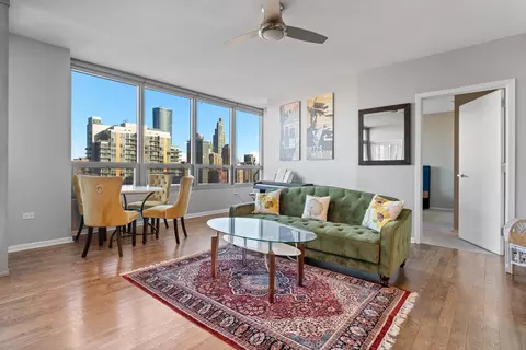 Living - 701 S Wells St #2302, Chicago, IL 60607 photo 1 of 5