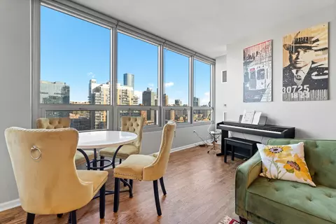 Dining - 701 S Wells St #2302, Chicago, IL 60607 photo 1 of 2