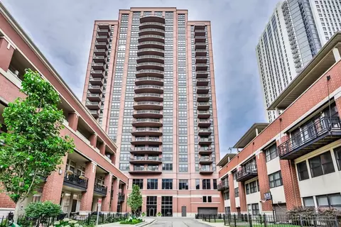 330 N Jefferson St #802, Chicago, IL 60661