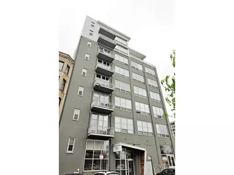 770 W Gladys Ave #304, Chicago, IL 60661