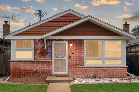 10222 S California Ave, Evergreen Park, IL 60805