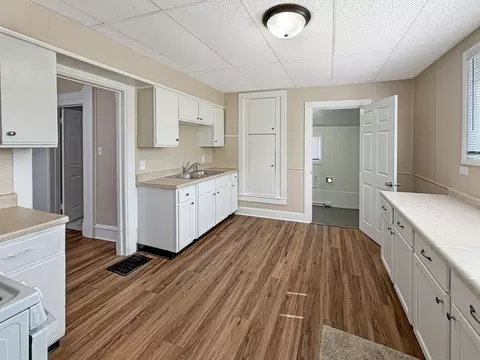 Kitchen - 407 E Winneshiek St, Freeport, IL 61032 photo 2 of 3