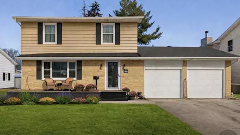 900 14th Pl, Camanche, IA 52730