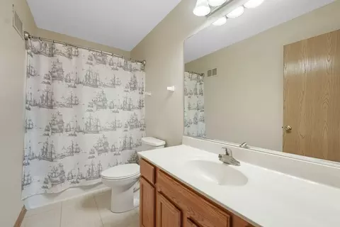 Bath - 900 Symphony Dr, Aurora, IL 60504 photo 3 of 3