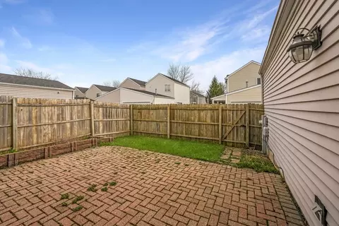 Exterior - 900 Symphony Dr, Aurora, IL 60504 photo 2 of 4