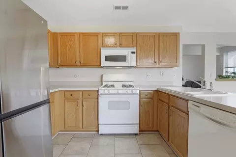 Kitchen - 900 Symphony Dr, Aurora, IL 60504 photo 2 of 3