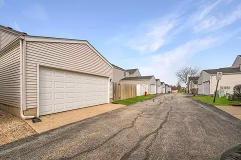 Exterior - 900 Symphony Dr, Aurora, IL 60504 photo 4 of 4