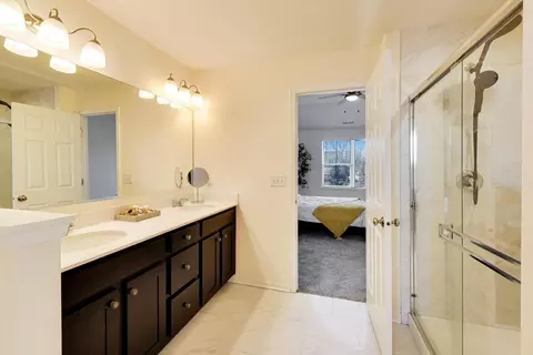Bath - 4152 Calder Ln, Aurora, IL 60504 photo 2 of 4