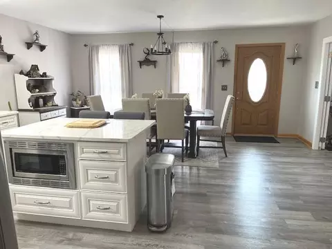 Kitchen - 2409 Chestnut Ln, Morris, IL 60450 photo 3 of 6