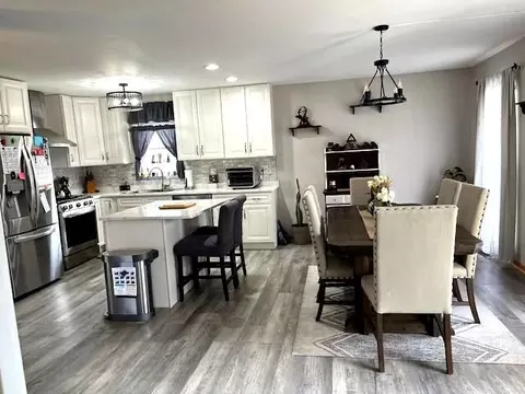 Kitchen - 2409 Chestnut Ln, Morris, IL 60450 photo 4 of 6