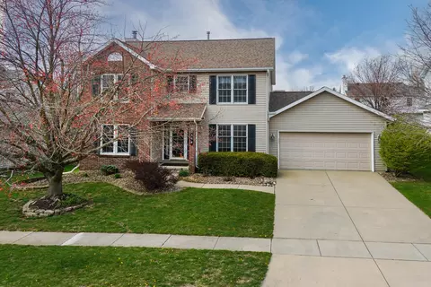 3114 Providence Dr, Bloomington, IL 61704