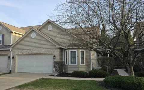 29 W471 Big Woods Dr, Warrenville, IL 60555