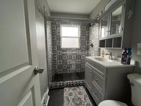 Bath - 93 E 151st St, Harvey, IL 60426 photo 2 of 2