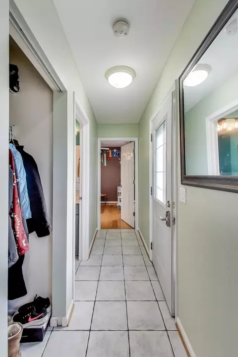 Entry Way - 5010 Palm St, Mchenry, IL 60051 photo 2 of 2