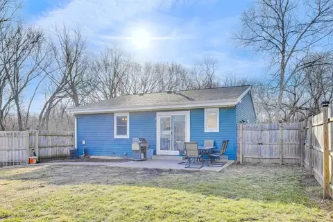Exterior - 5010 Palm St, Mchenry, IL 60051 photo 4 of 13