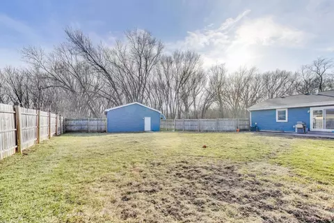 Exterior - 5010 Palm St, Mchenry, IL 60051 photo 7 of 13