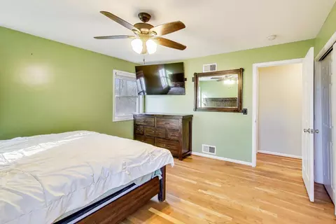 Bedroom - 5010 Palm St, Mchenry, IL 60051 photo 3 of 5
