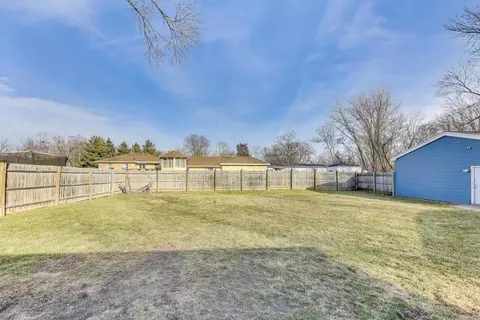 Exterior - 5010 Palm St, Mchenry, IL 60051 photo 6 of 13