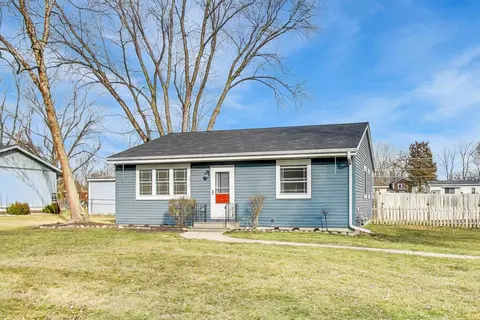 Exterior - 5010 Palm St, Mchenry, IL 60051 photo 3 of 13