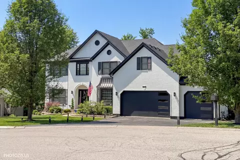 3517 Oakleaf Ln, Crystal Lake, IL 60012