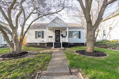 8 Felton Pl, Bloomington, IL 61701