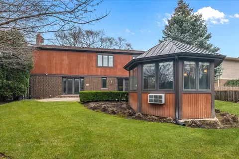 Exterior - 4319 Phyllis Dr, Northbrook, IL 60062 photo 4 of 4