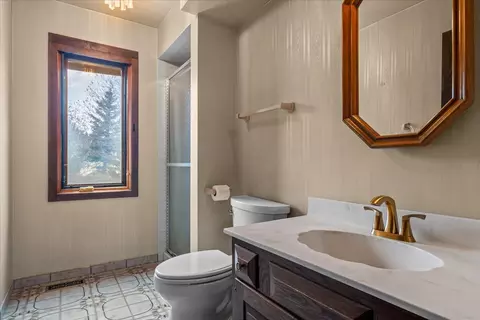 Bath - 4319 Phyllis Dr, Northbrook, IL 60062 photo 1 of 4