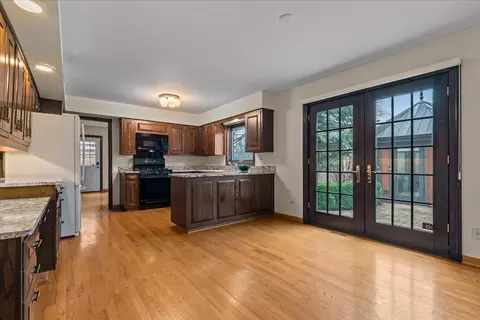 Kitchen - 4319 Phyllis Dr, Northbrook, IL 60062 photo 1 of 3
