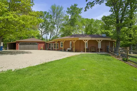 4444 E 1553rd Rd, Earlville, IL 60518