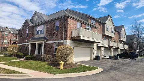 27 N W736 N Meadowview Dr, Winfield, IL 60190