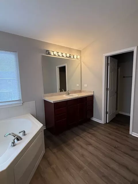 Bath - 1617 Stanton Ln, Plainfield, IL 60586 photo 3 of 3